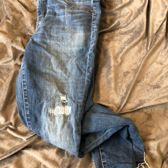 ON HOLD Lightly distressed jeans - Picture 3 of 8